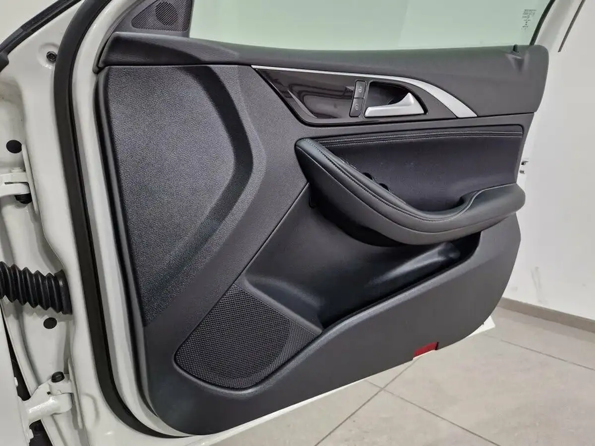 2019-infiniti-q30-22d-sport-big-76