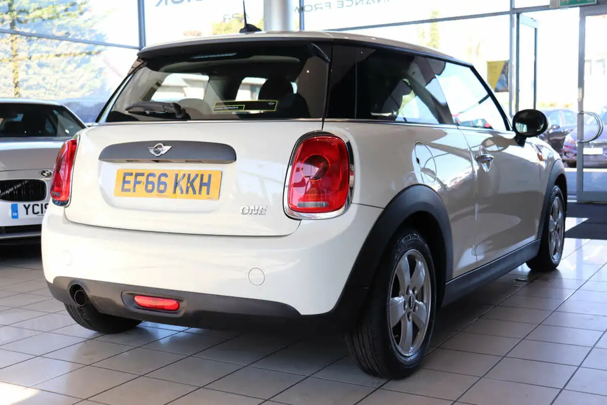 2017-mini-cooper-12-one-3d-big-7