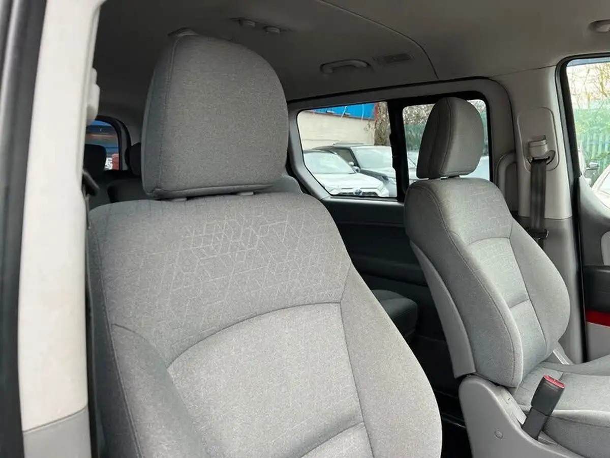 2018-hyundai-i800-25crdi-se-nav-170ps-auto-big-24