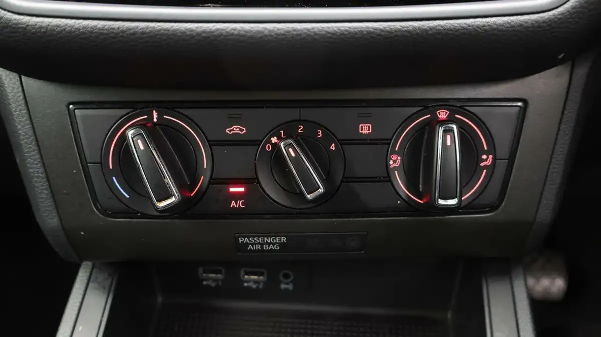 2020-seat-ibiza-10-tsi-fr-95ps-big-12