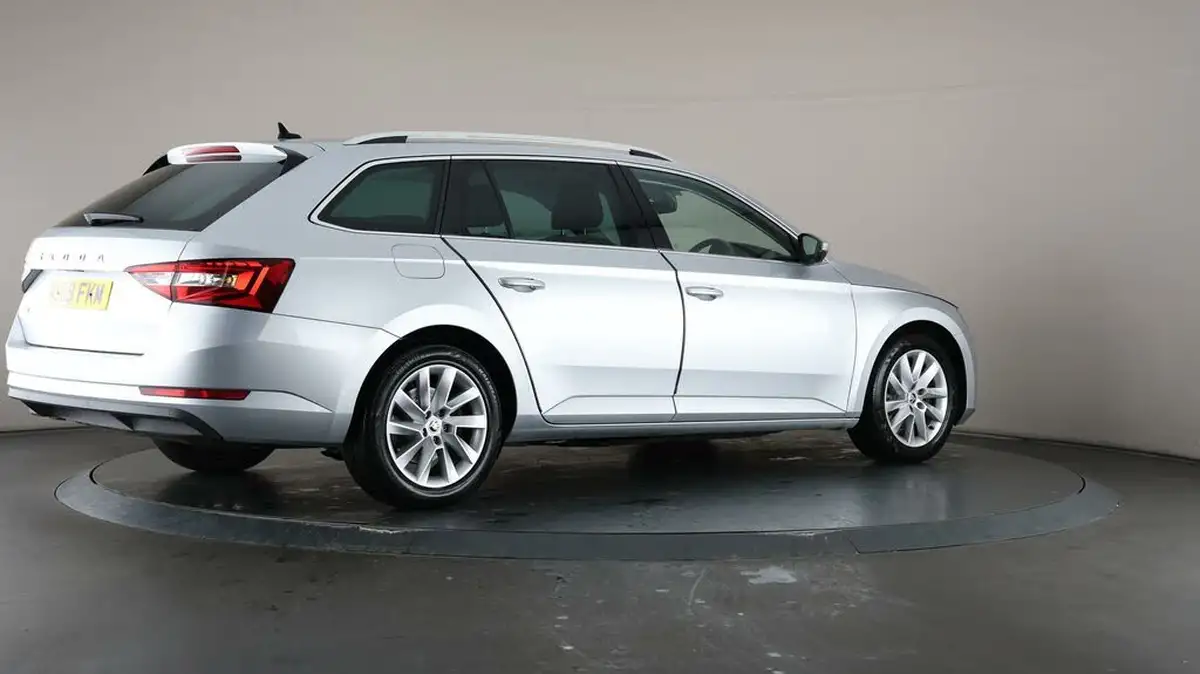 2019-skoda-superb-15-tsi-se-technology-estate-big-7