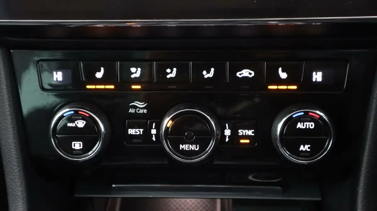 2019-skoda-superb-15-tsi-se-technology-estate-big-11