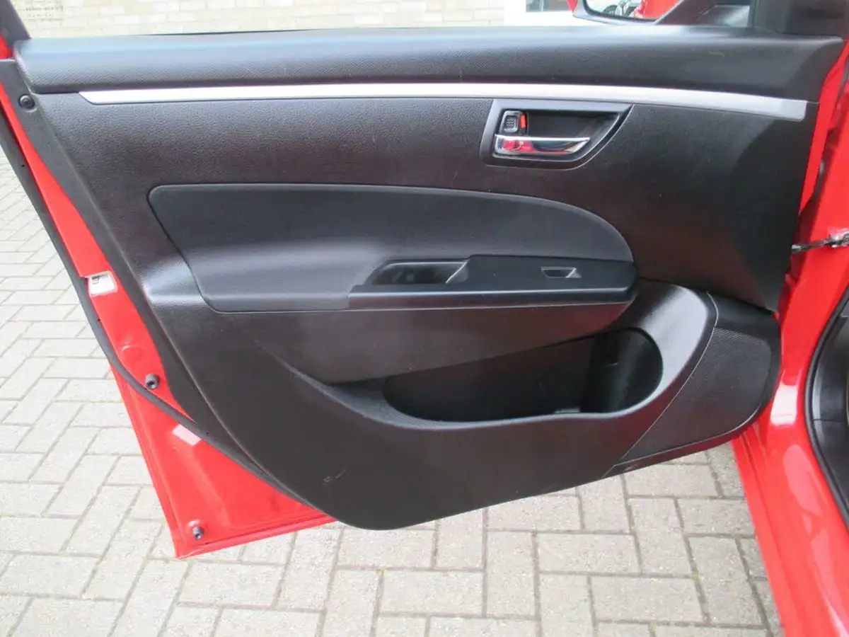 2016-suzuki-swift-12-sz3-5d-big-37