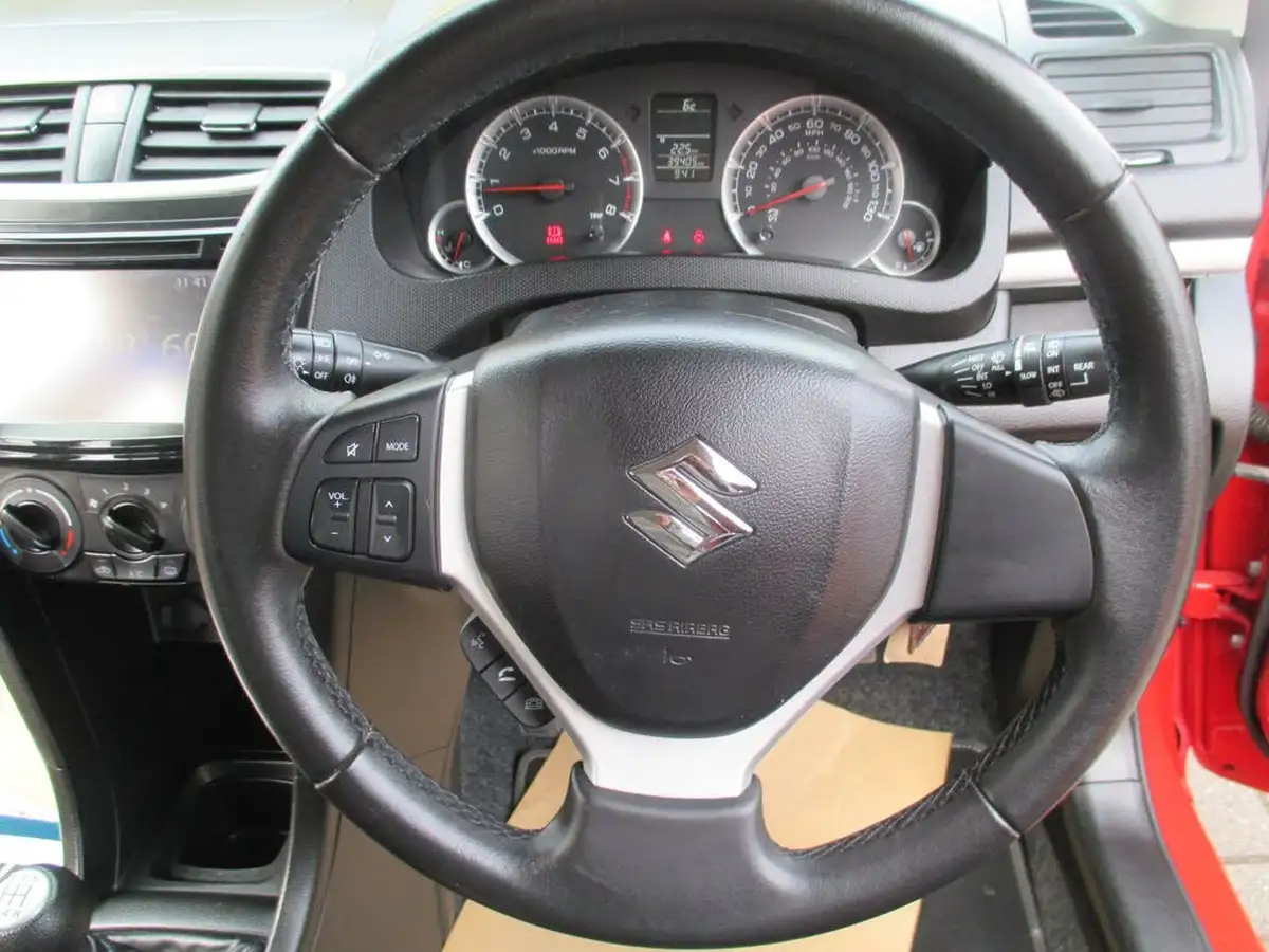 2016-suzuki-swift-12-sz3-5d-big-13