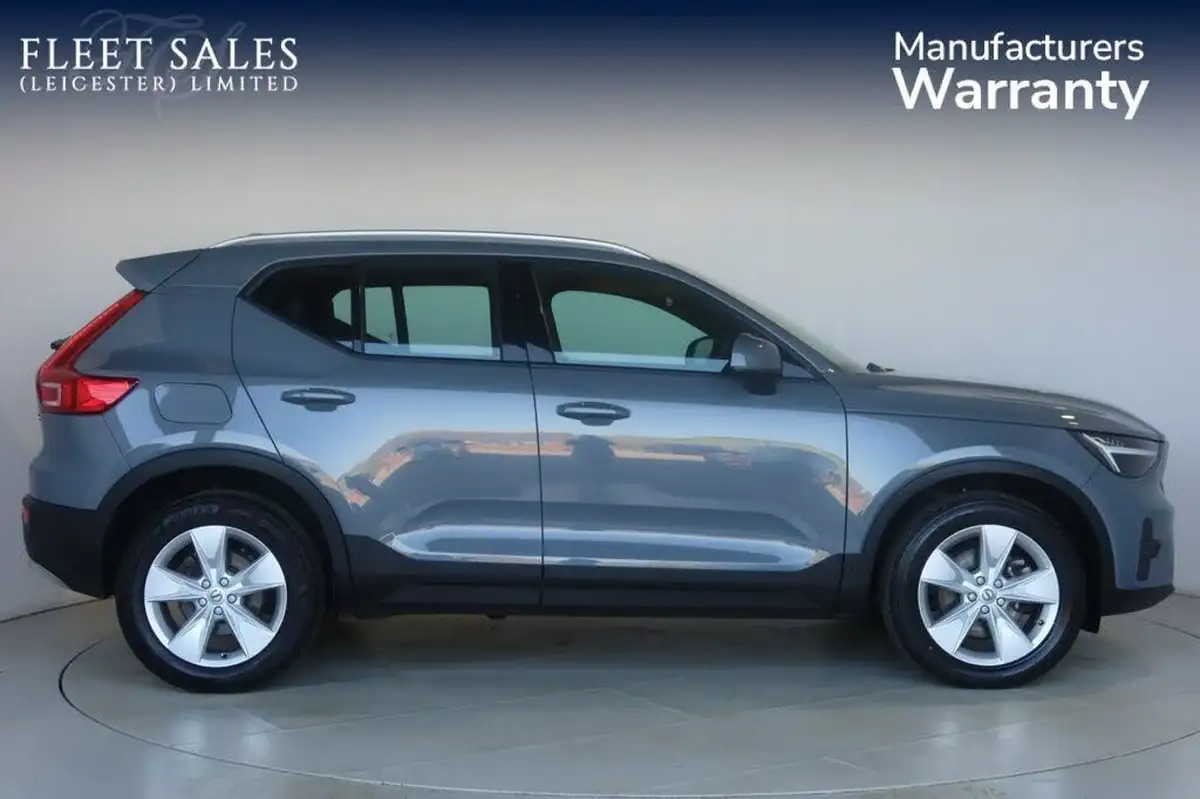 2022-volvo-xc40-20-b3-core-big-1