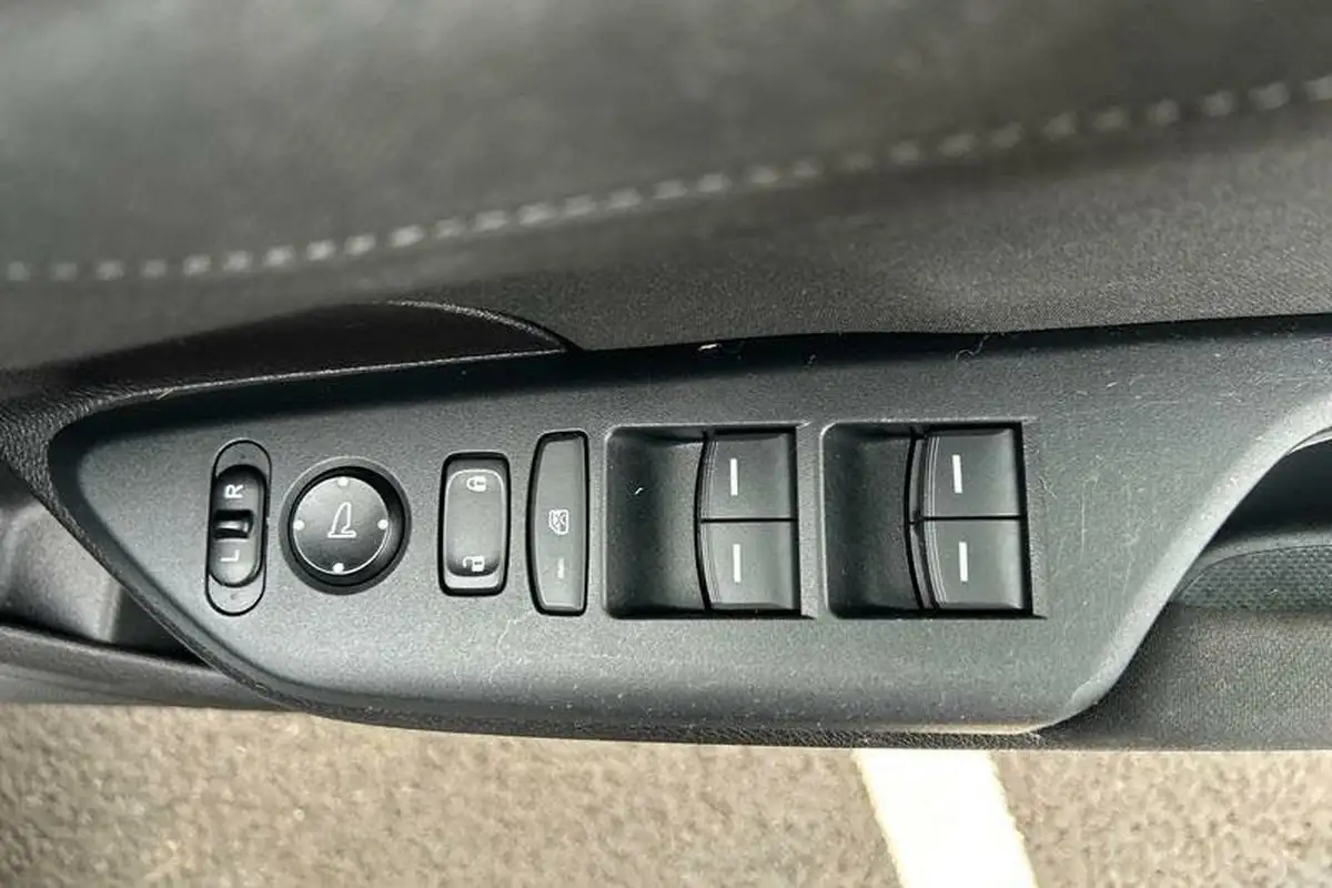 2018-honda-civic-10-vtec-turbo-se-126ps-hatchback-5d-big-15