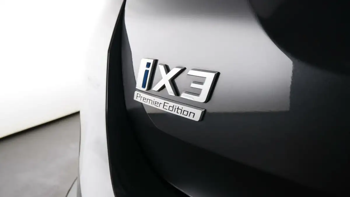 2021-bmw-ix3-e-premier-edition-big-21