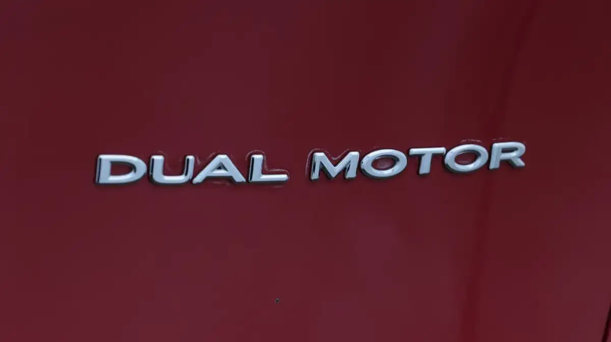 2022-tesla-model-y-e-long-range-big-22