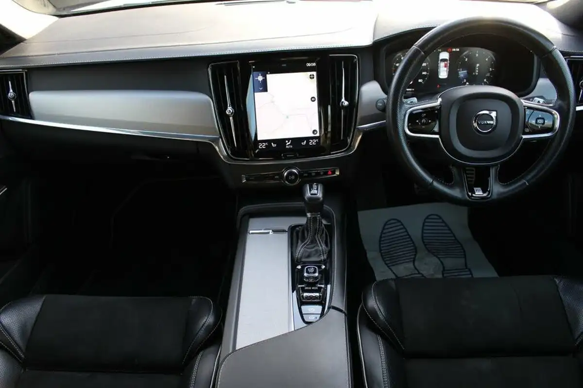 2019-volvo-s90-20td-d4-r-design-big-4