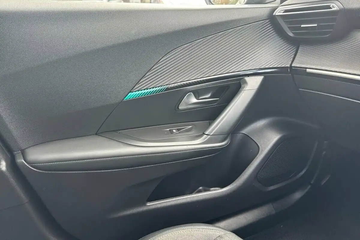 2021-peugeot-2008-suv-12-puretech-allure-premium-130bhp-big-19