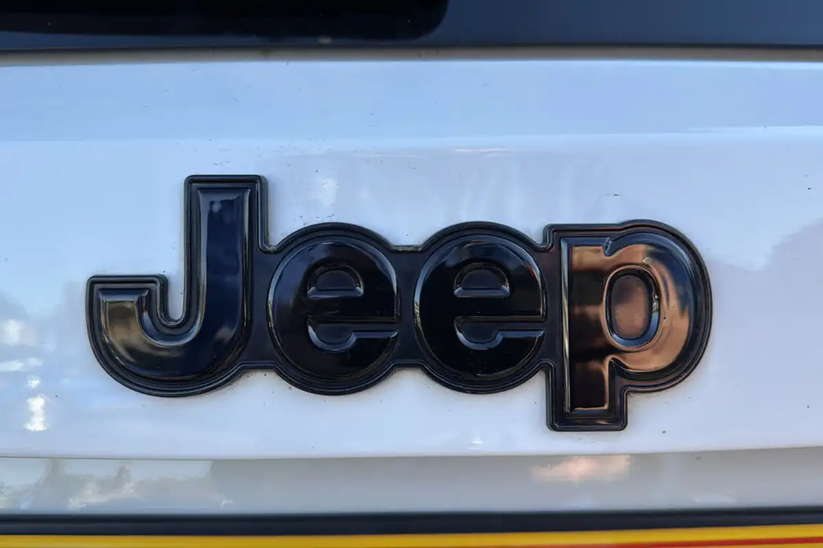 2021-jeep-renegade-10-gse-night-eagle-big-23