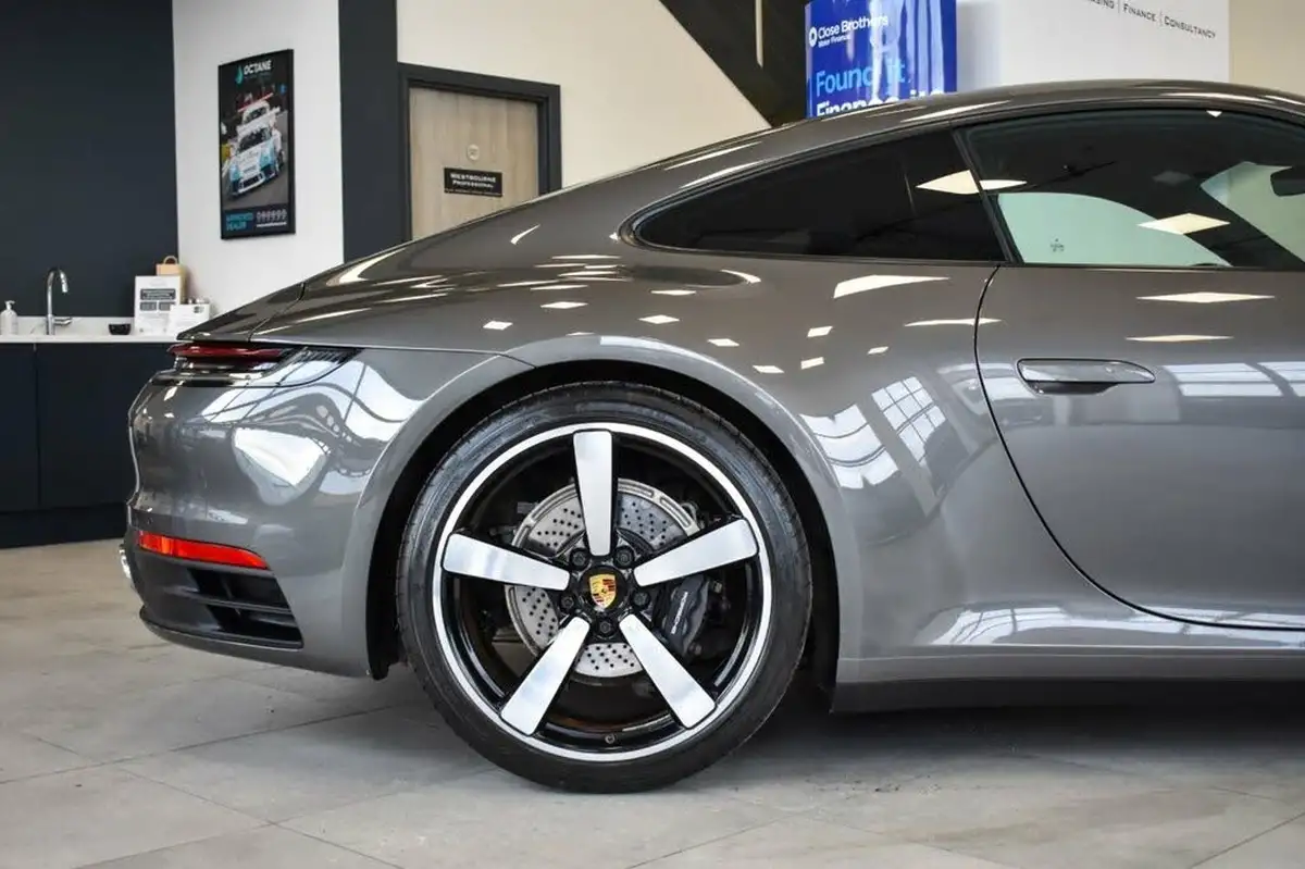 2019-porsche-911-30-carrera-4-coupe-big-18