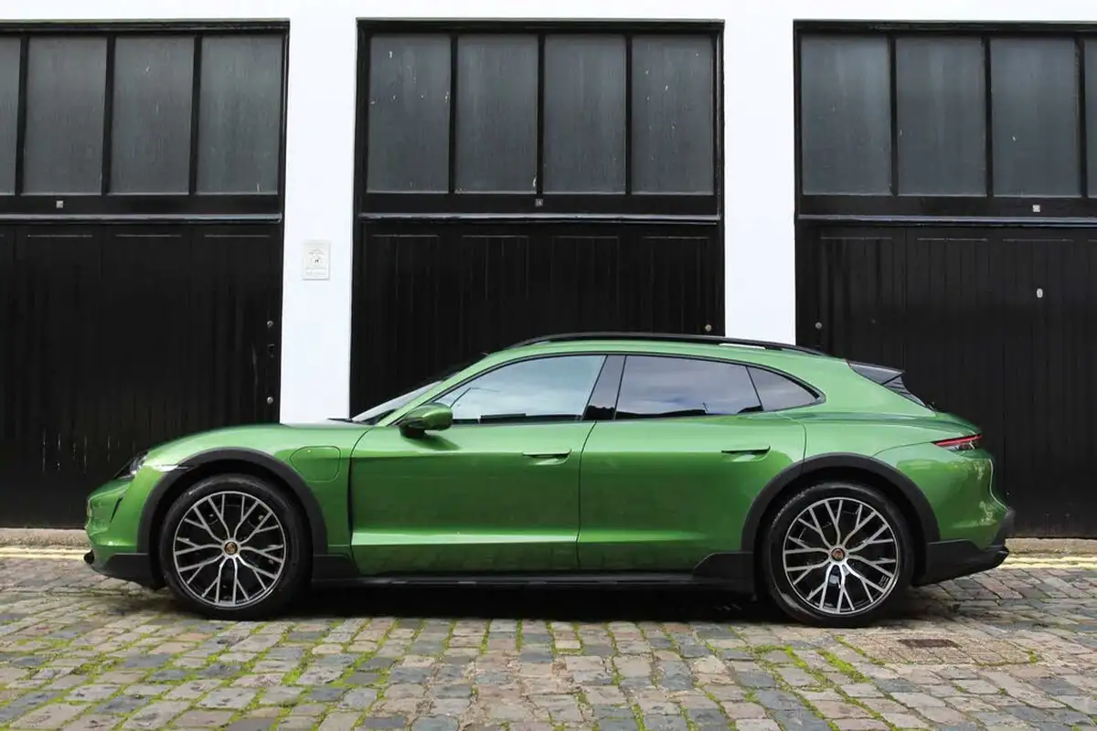 2021-porsche-taycan-e-turbo-cross-turismo-awd-big-13