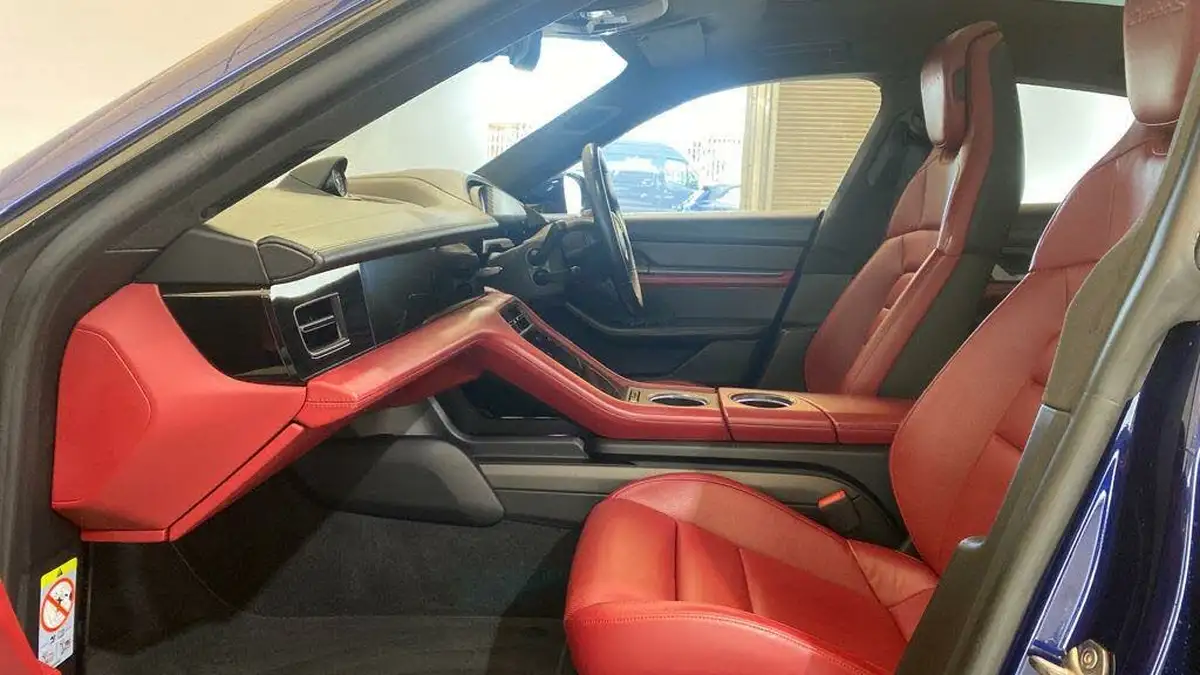 2020-porsche-taycan-e-turbo-s-big-52