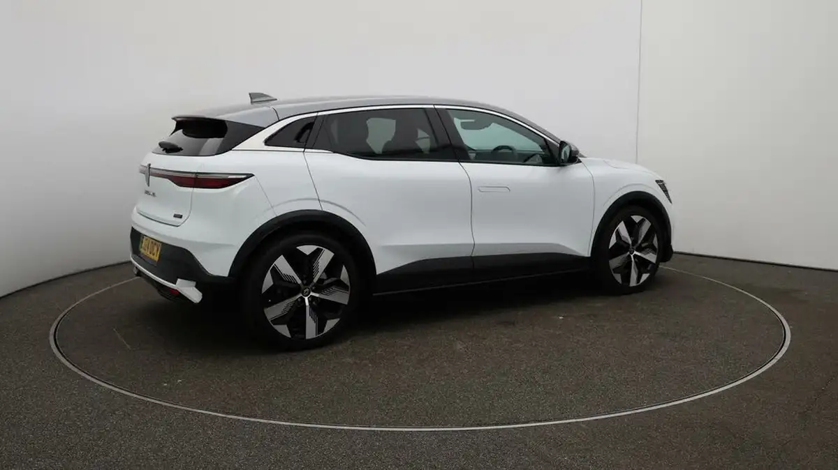 2024-renault-megane-e-tech-e-techno-big-51