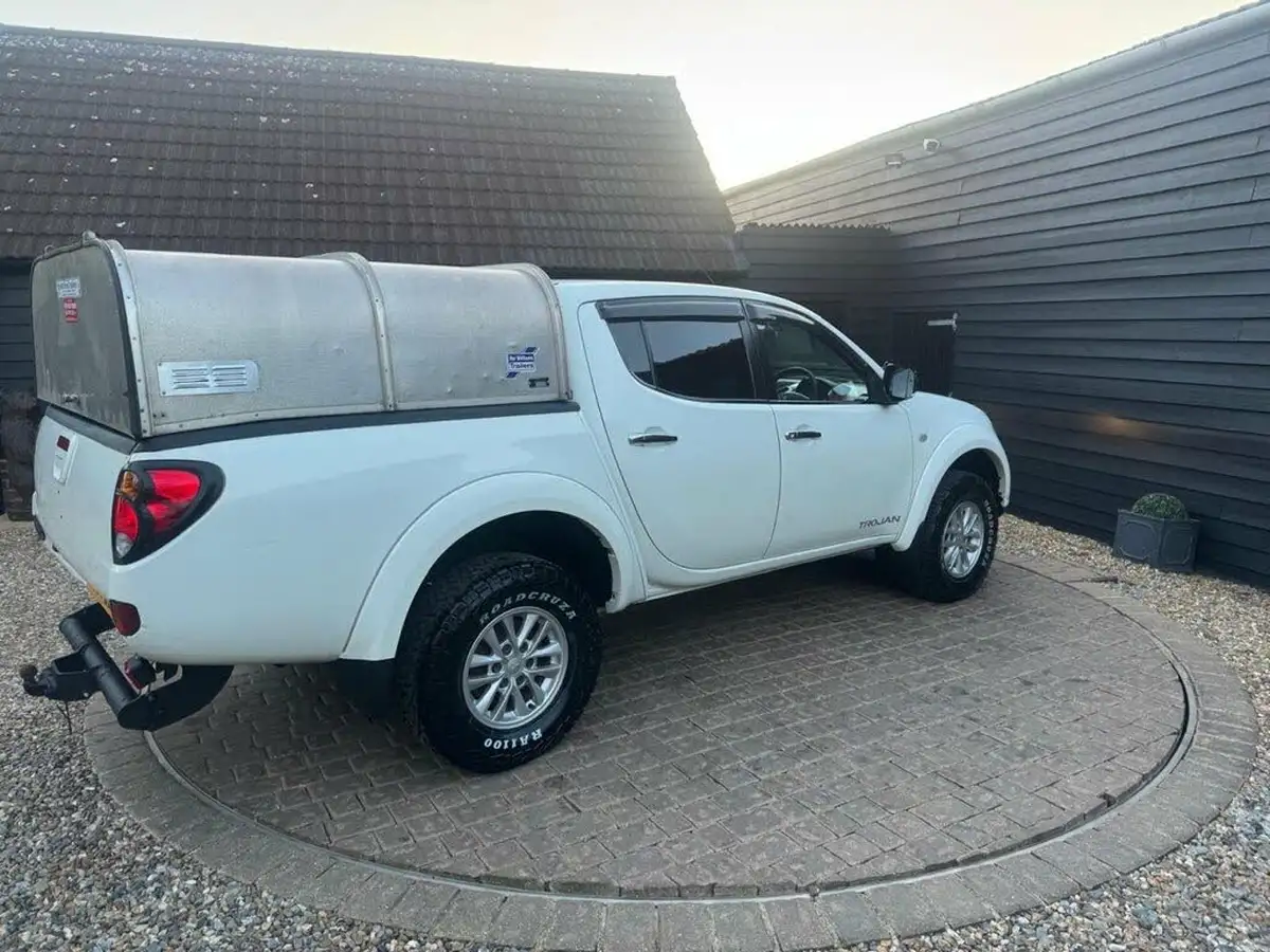 2014-mitsubishi-l200-25td-trojan-big-38