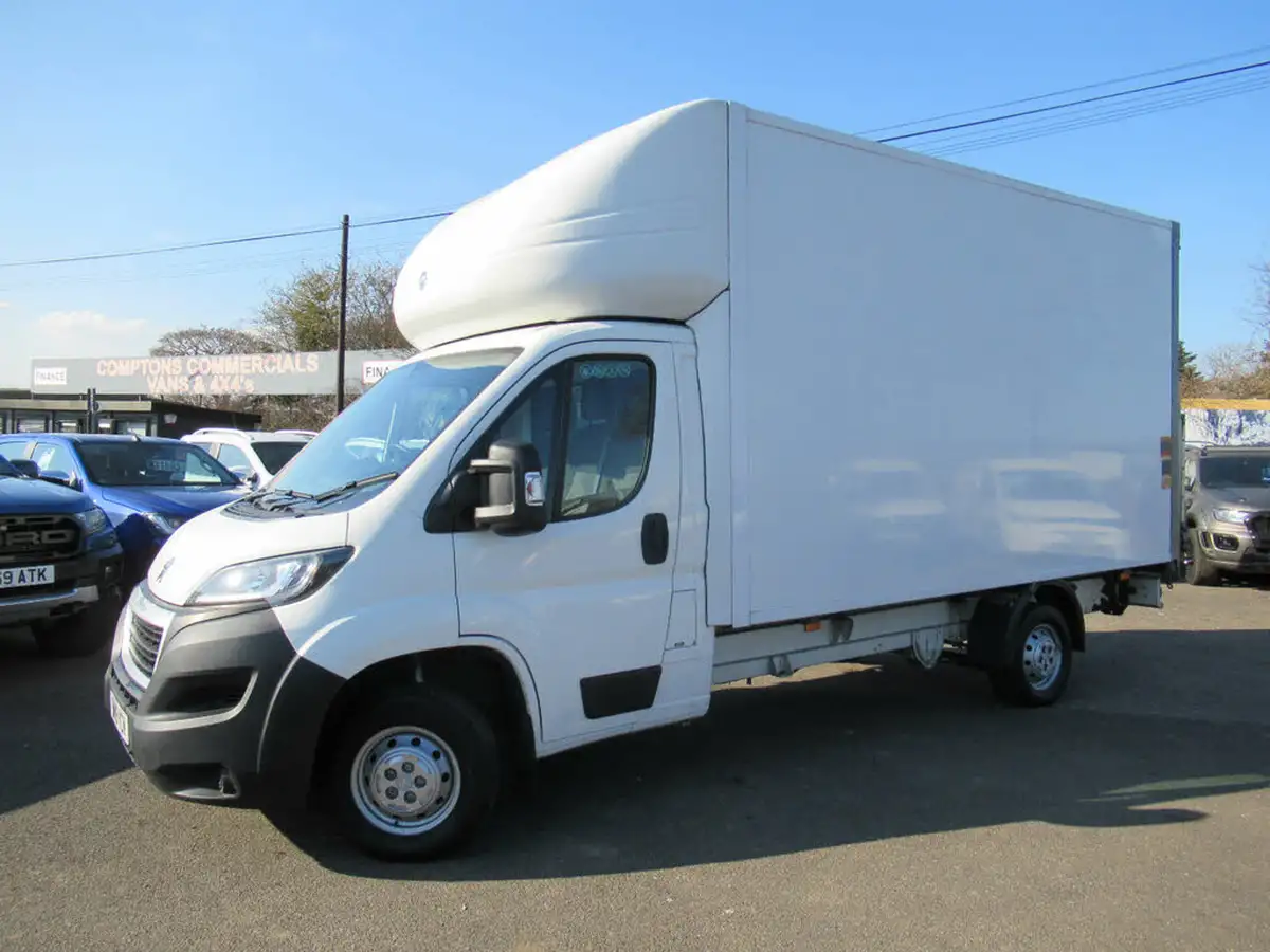 2019-peugeot-boxer-20-bluehdi-335-l4-luton-bfb-big-1
