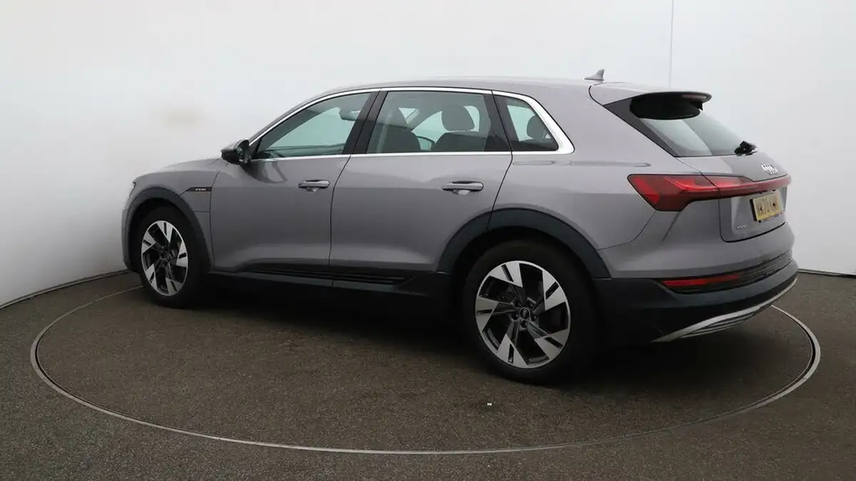 2020-audi-e-tron-50e-sport-big-30