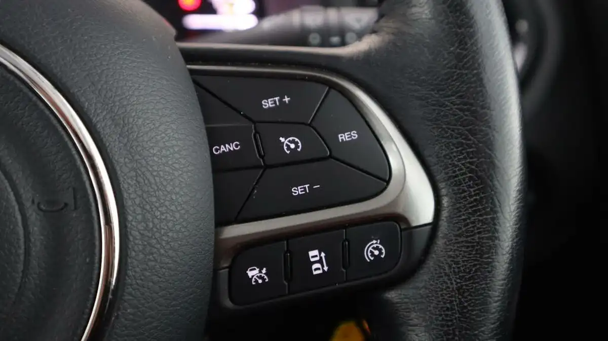 2021-jeep-renegade-13-gse-limited-phev-big-24