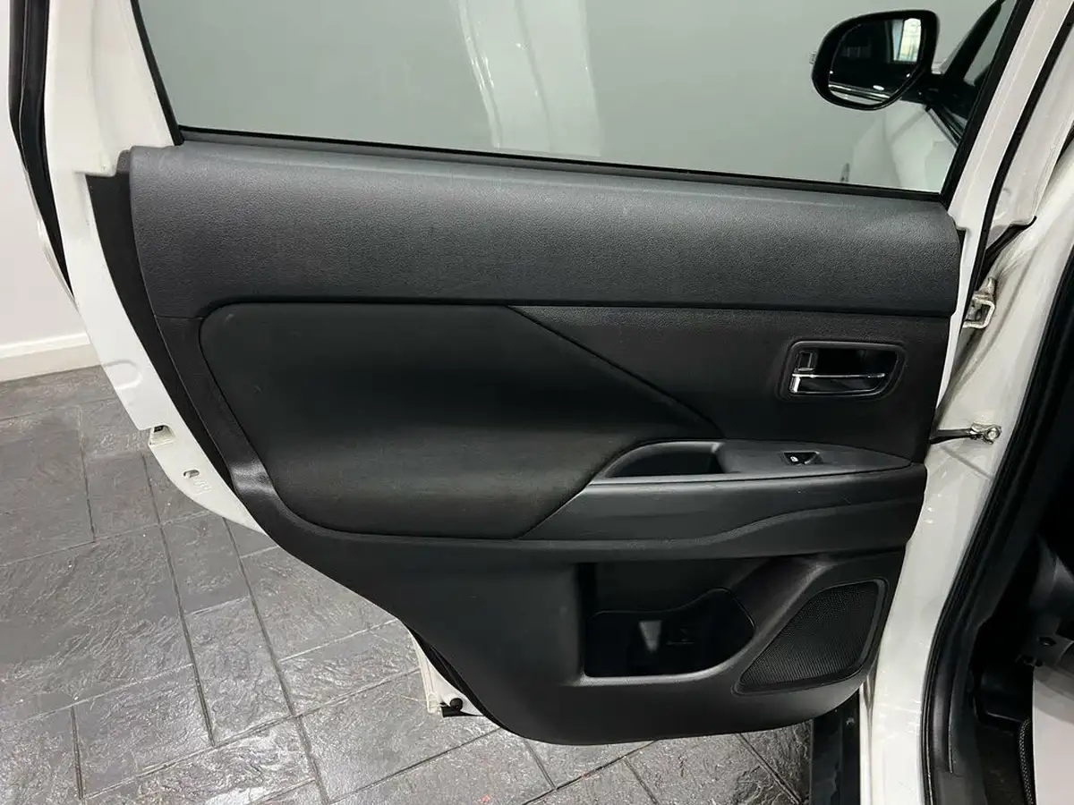 2016-mitsubishi-outlander-22di-d-gx3-7st-big-48
