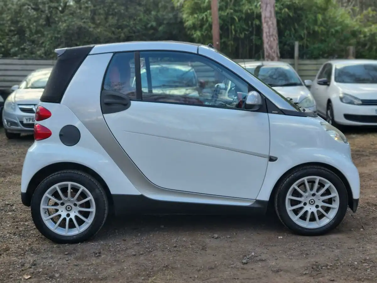 2009-smart-fortwo-10-passion-71bhp-cabriolet-big-15