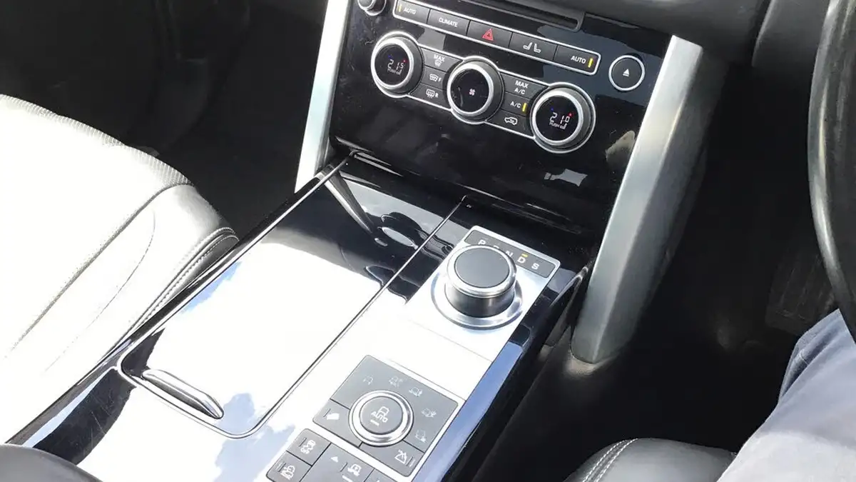 2016-land-rover-range-rover-30tdv6-vogue-se-awd-big-12