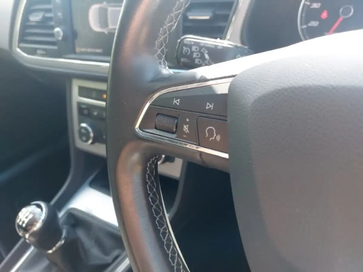 2018-seat-leon-14-ecotsi-xcellence-technology-estate-big-17