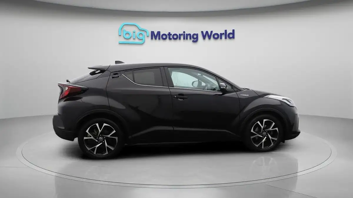 2022-toyota-c-hr-20-vvt-i-design-big-8