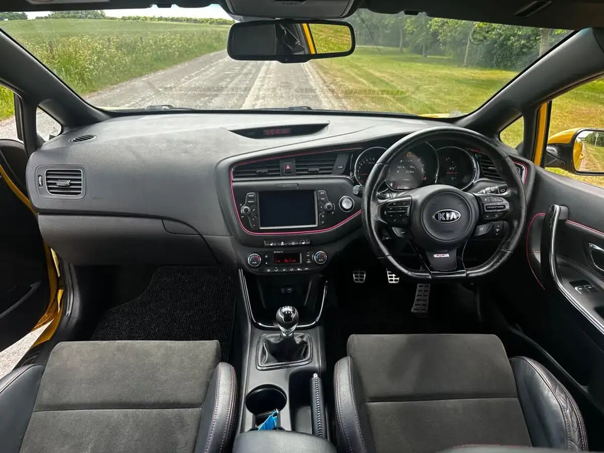 2015-kia-pro-ceed-16-t-gdi-gt-big-23