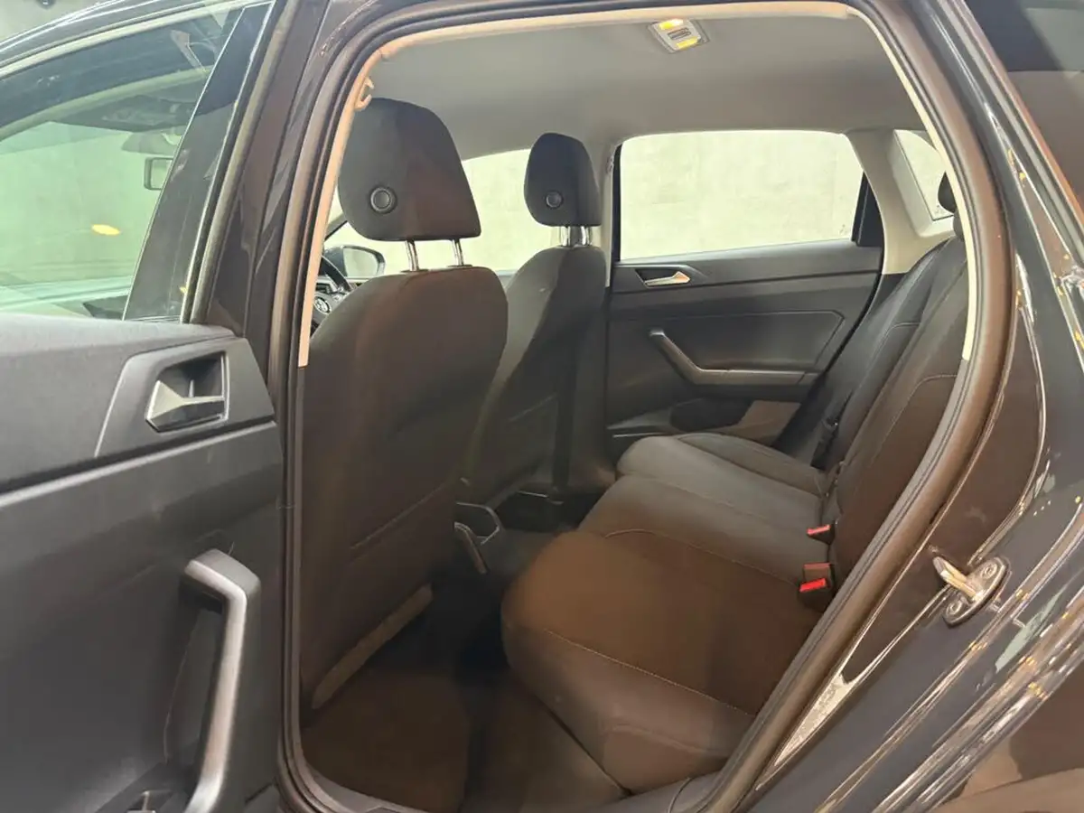 2018-volkswagen-polo-10-se-65ps-big-17