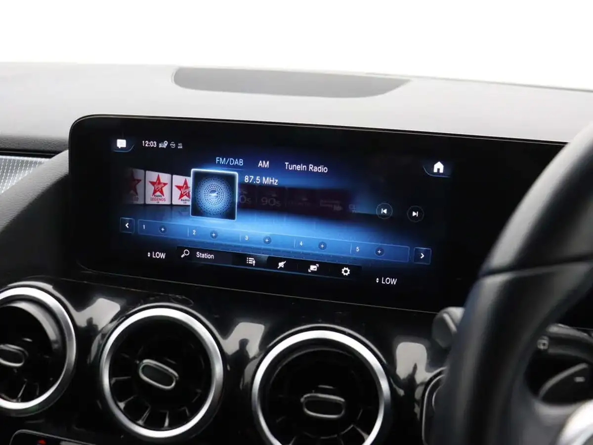 2021-mercedes-benz-gla-class-13-gla-200-sport-executive-big-30