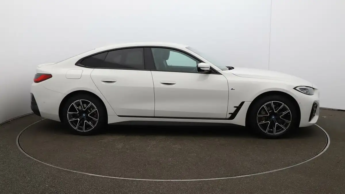 2022-bmw-i4-e-edrive40-m-sport-big-43