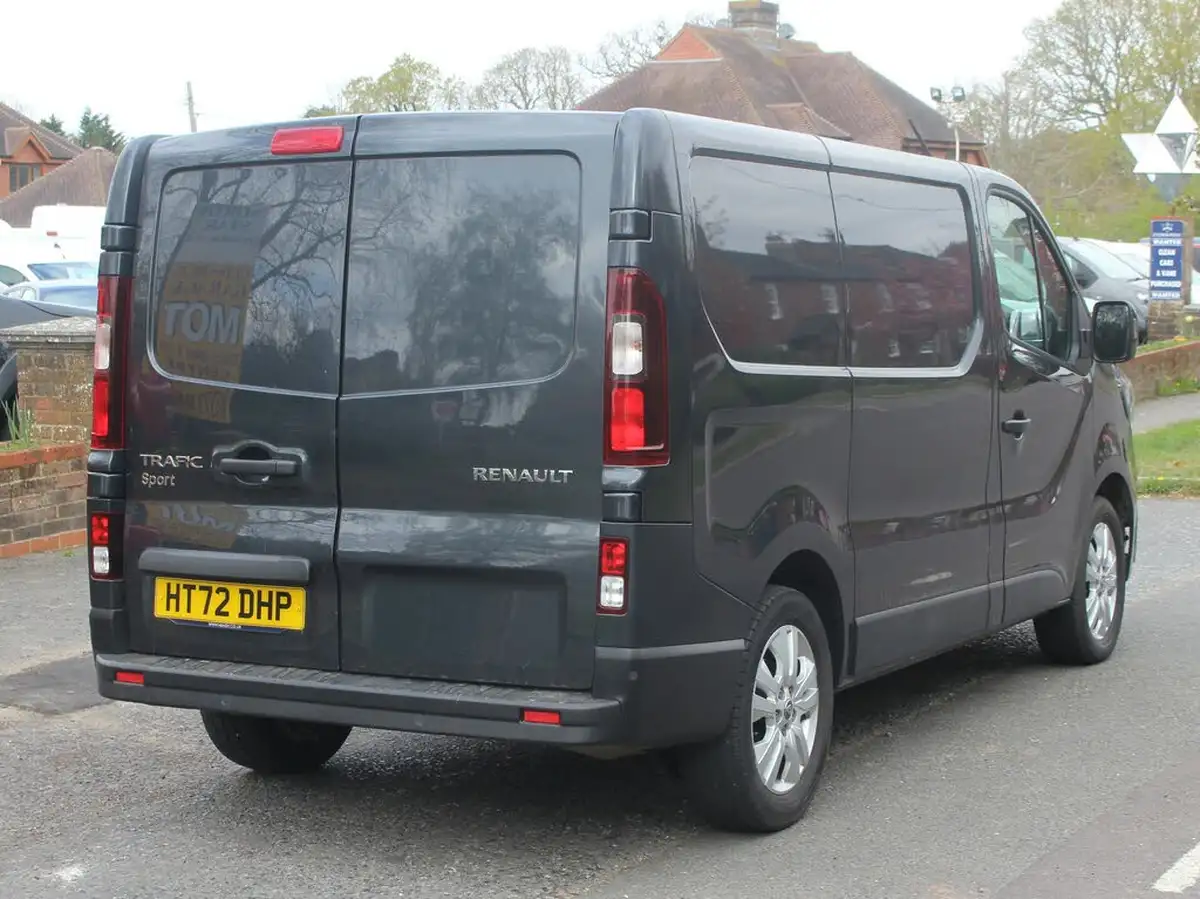 2023-renault-trafic-20dci-sl28-150-sport-big-18