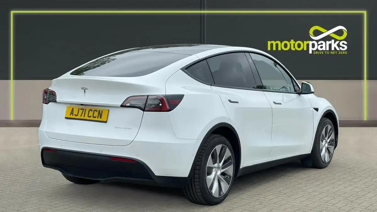 2022-tesla-model-y-e-long-range-big-2