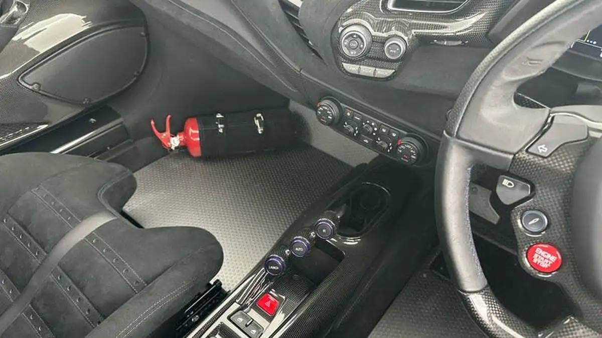 2020-ferrari-488-39-488-spider-big-28