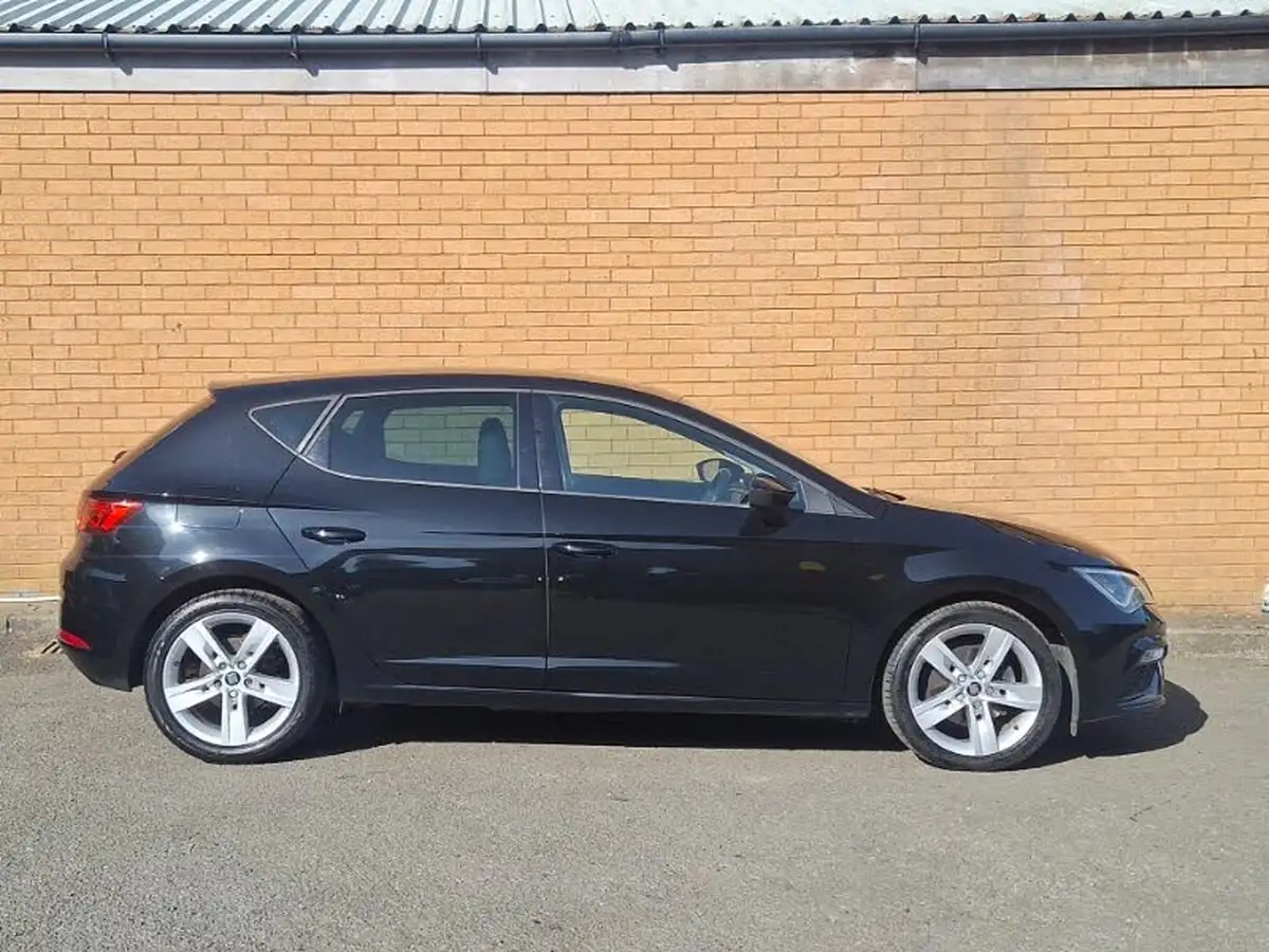 2019-seat-leon-15-tsi-evo-fr-black-edition-150ps-hatchback-big-3