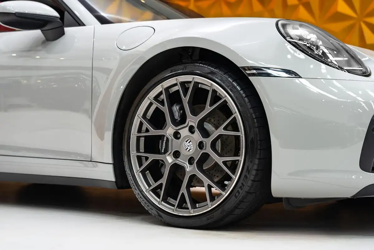 2023-porsche-911-30-targa-4-big-23