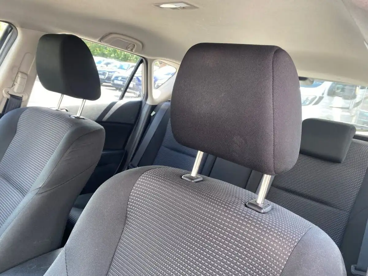 2012-mazda-mazda3-16-tamura-big-19
