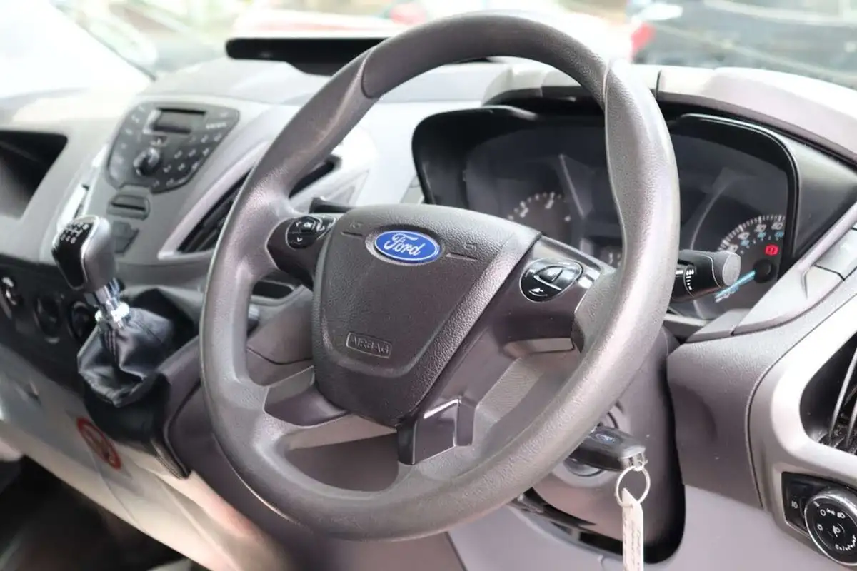 2017-ford-transit-custom-20tdci-290-l2h1-105pseu6-panel-van-big-17