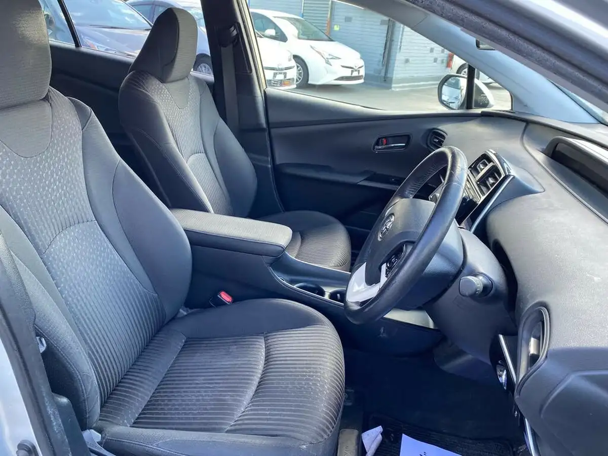 2017-toyota-prius-hybrid-big-25