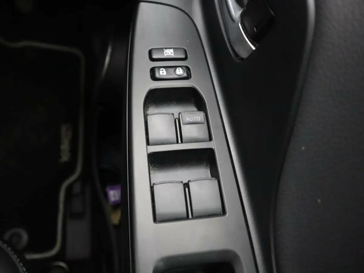 2018-toyota-yaris-15-vvt-i-excel-hybrid-15in-alloys-big-23