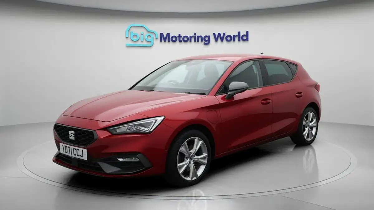 2021-seat-leon-14-e-hybrid-fr-hatchback-big-2