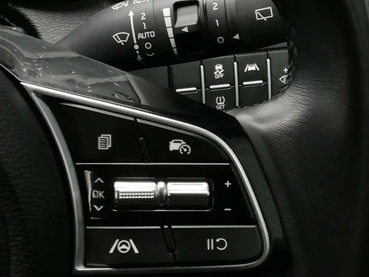2023-kia-xceed-15-t-gdi-3-158bhp-big-17
