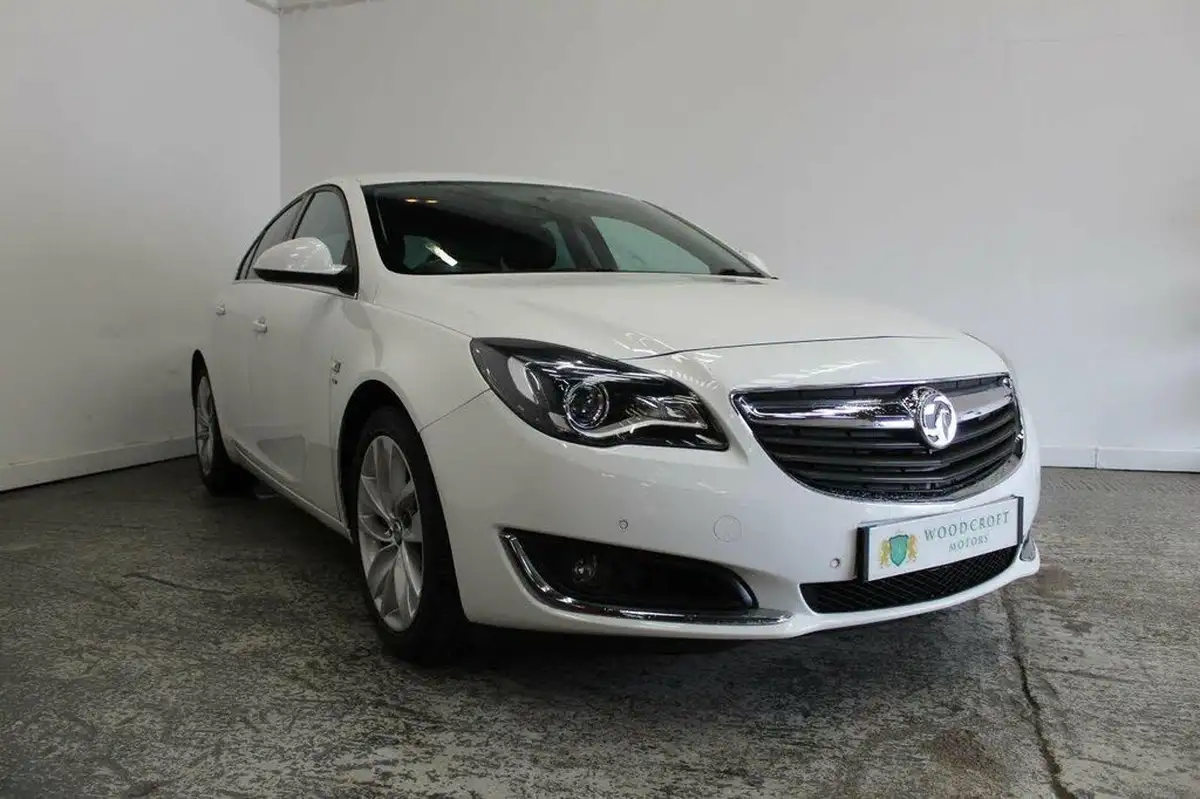 2015-vauxhall-insignia-20cdti-sri-140ps-navss-ecoflex-hatchback-5d-big-0