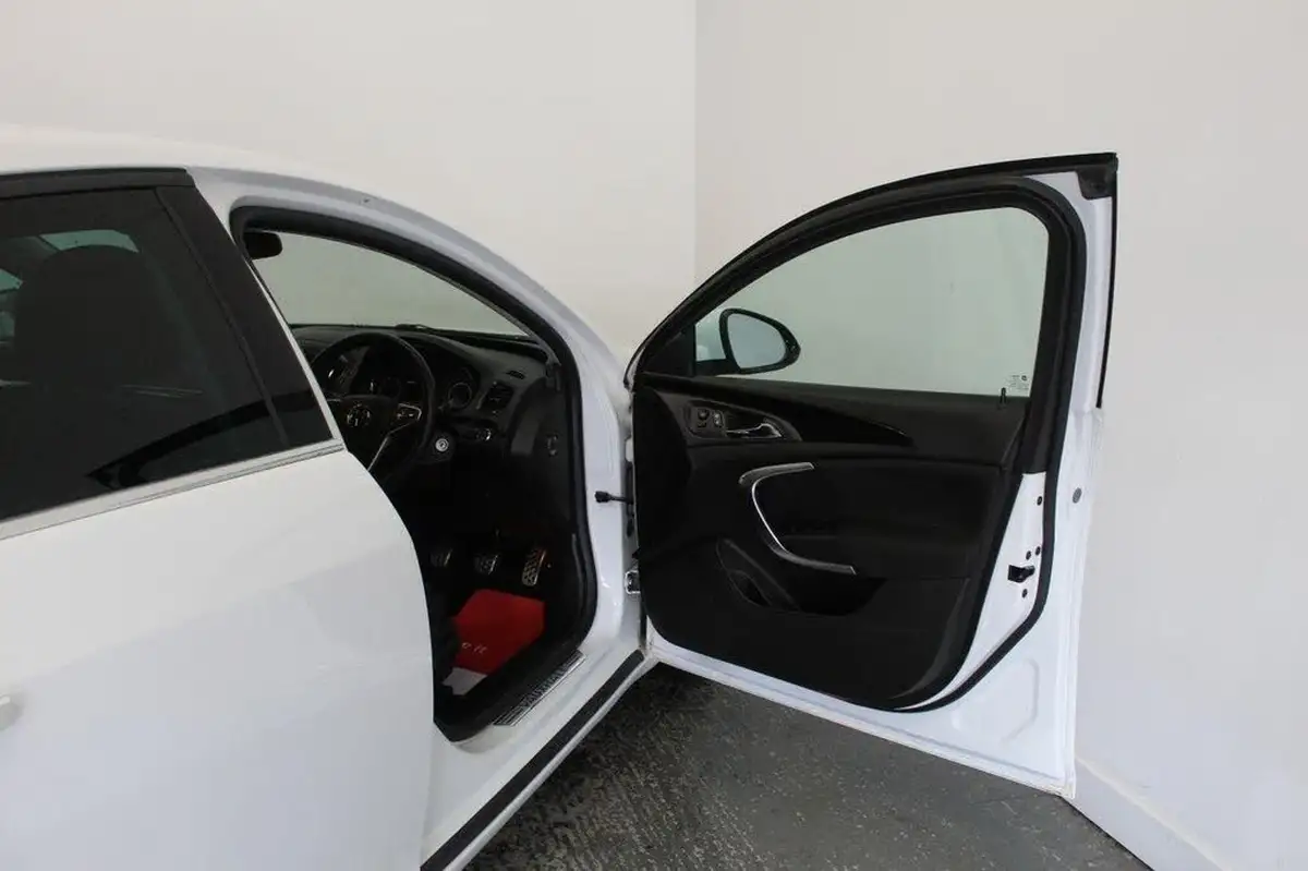 2015-vauxhall-insignia-20cdti-sri-140ps-navss-ecoflex-hatchback-5d-big-24