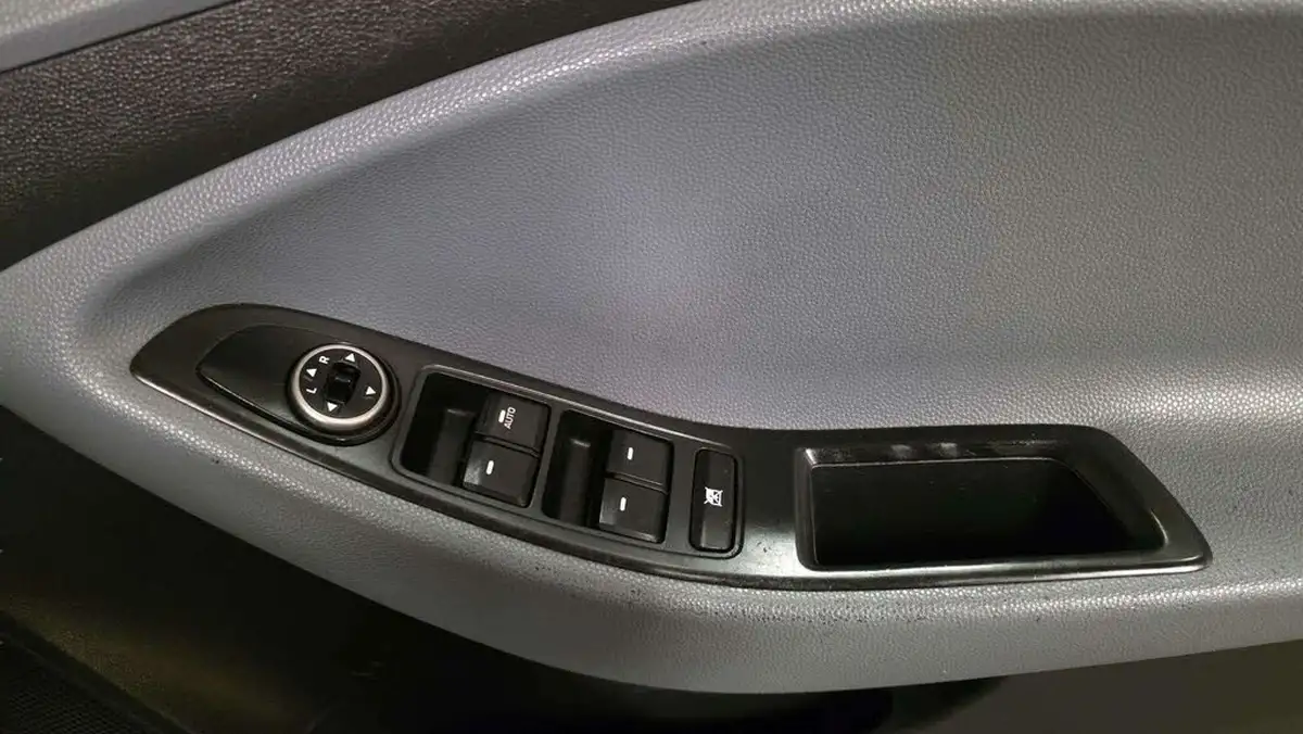 2017-hyundai-i20-12-se-hatchback-5d-big-20