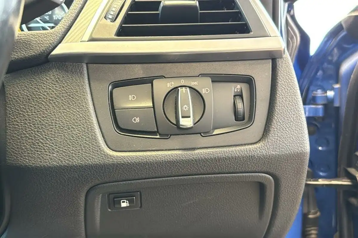 2018-bmw-3-series-20-330e-m-sport-big-19