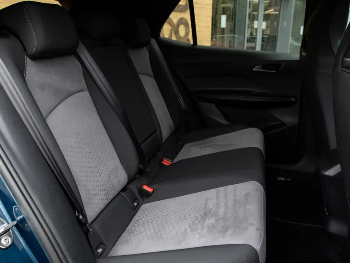 2022-cupra-born-e-v3-204ps-58kwh-big-37