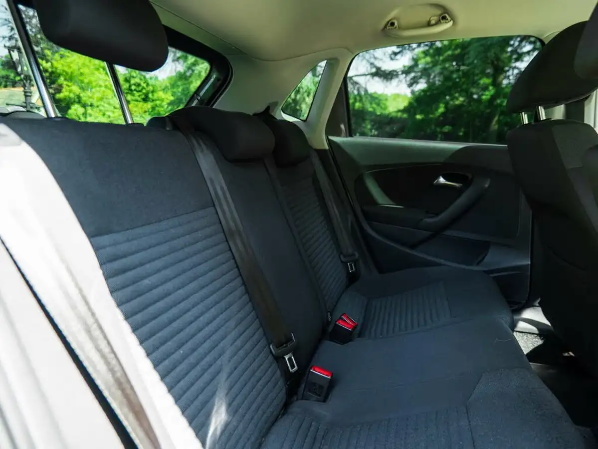 2011-volkswagen-polo-14-match-5d-big-12