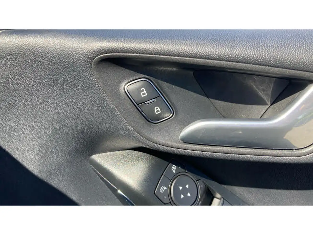 2023-ford-fiesta-big-21